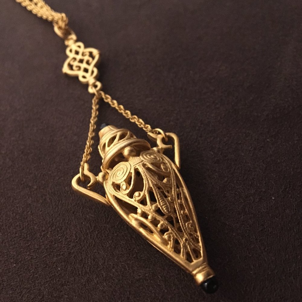Vintage Pendant &  Necklace Urn Ornate Open Work Gold Women's Jewelry 1980's - Picture 5 of 10